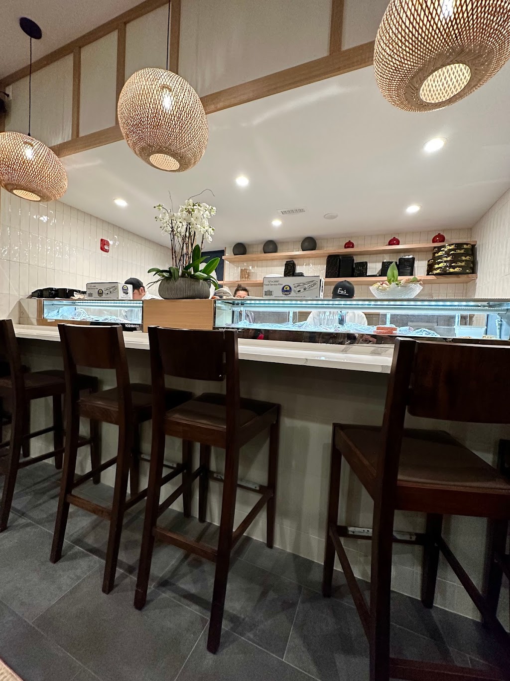 Fins Sushi and Grill | restaurant | 922 Main St, Waltham, MA 02451, USA | 7812818888 OR +1 781-281-8888