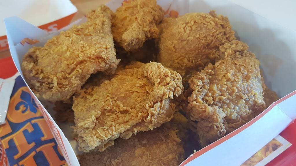 Popeyes Louisiana Kitchen | restaurant | 1701 Pinewinds Dr, Raleigh, NC 27603, USA | 9193290069 OR +1 919-329-0069