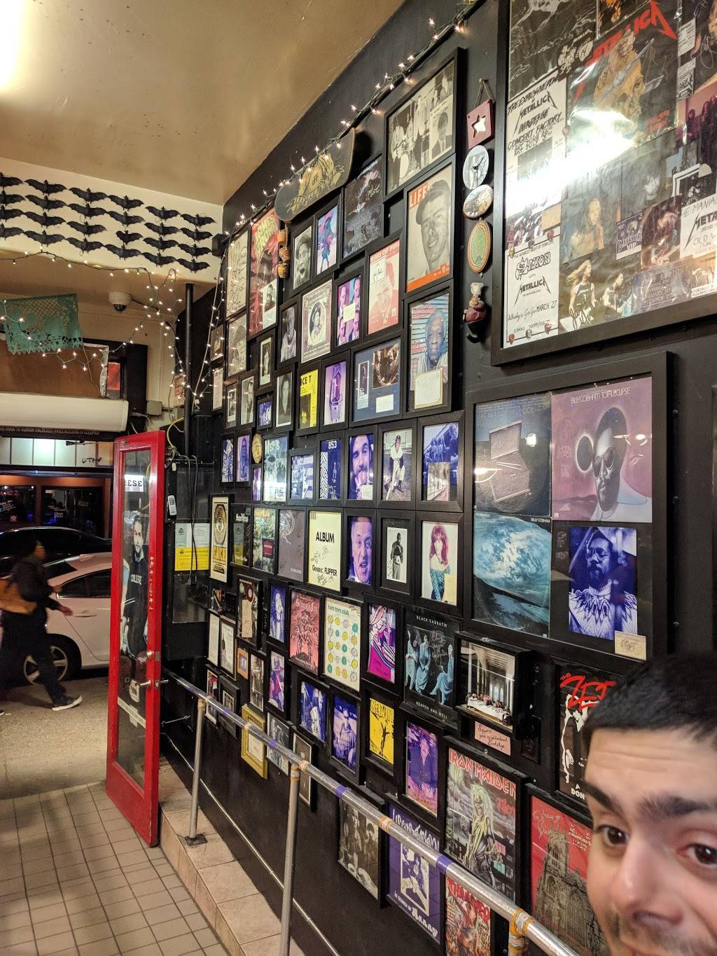 Escape From New York Pizza | meal delivery | 3242 22nd St, San Francisco, CA 94110, USA | 4152060555 OR +1 415-206-0555