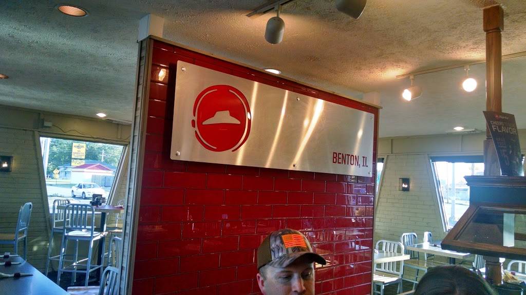 Pizza Hut | meal takeaway | 639 W Main St, Benton, IL 62812, USA | 6184396359 OR +1 618-439-6359