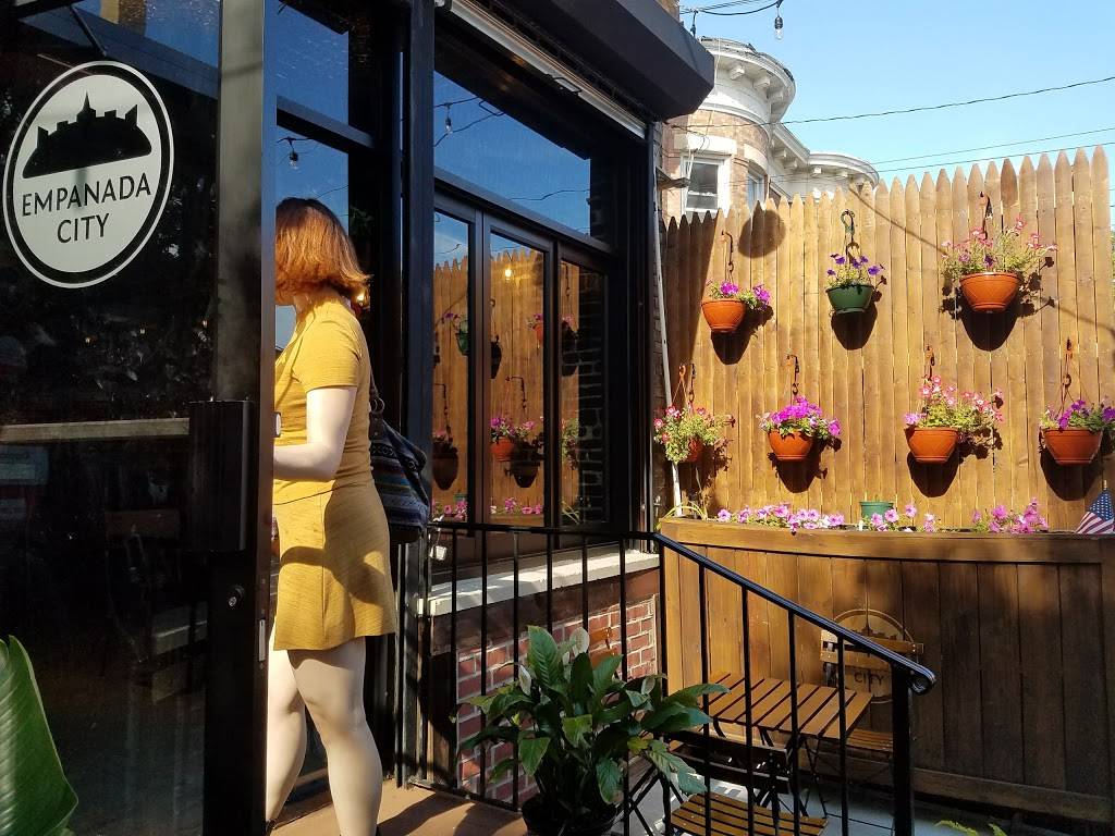 Empanada City | cafe | 363 Lincoln Rd, Brooklyn, NY 11225, USA | 7183635252 OR +1 718-363-5252