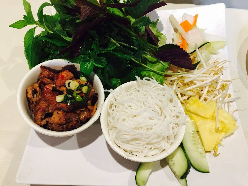 Que Huong Restaurant | restaurant | 4134 University Ave, San Diego, CA 92105, USA | 6192816008 OR +1 619-281-6008