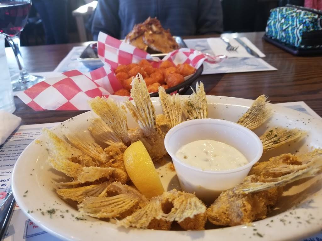 Mikes on the Water | restaurant | 24600 Jefferson Ave, St Clair Shores, MI 48080, USA | 5868722630 OR +1 586-872-2630