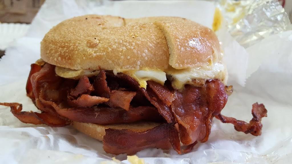 GW Delicatessen | bakery | 2133 G St NW, Washington, DC 20037, USA | 2023319391 OR +1 202-331-9391