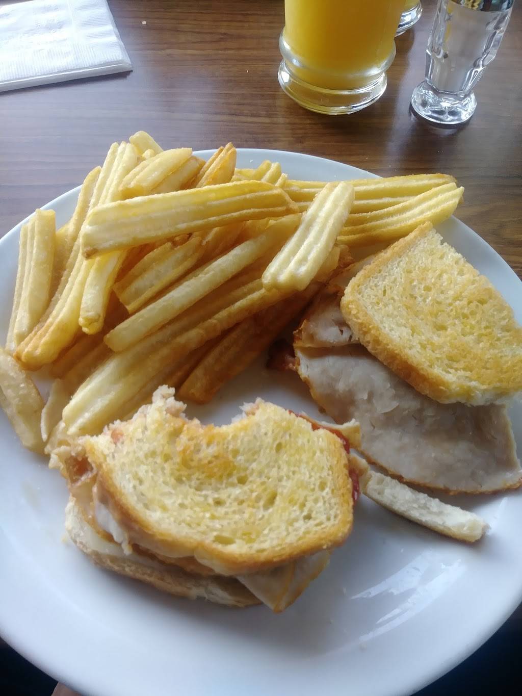 Dennys | restaurant | 12820 CA-33, Gustine, CA 95322, USA | 2098263723 OR +1 209-826-3723