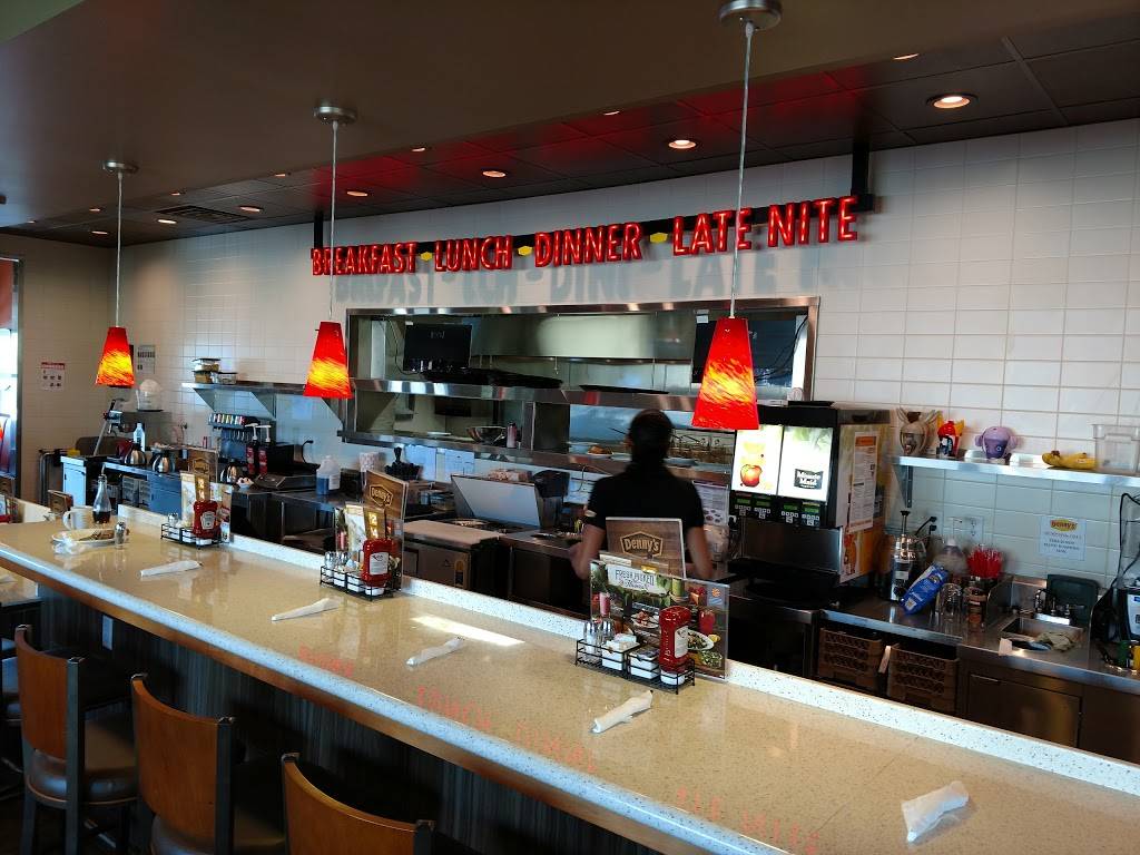 Dennys | restaurant | 2045 Twin Lakes Pkwy, Roseville, MN 55113, USA | 6513300782 OR +1 651-330-0782