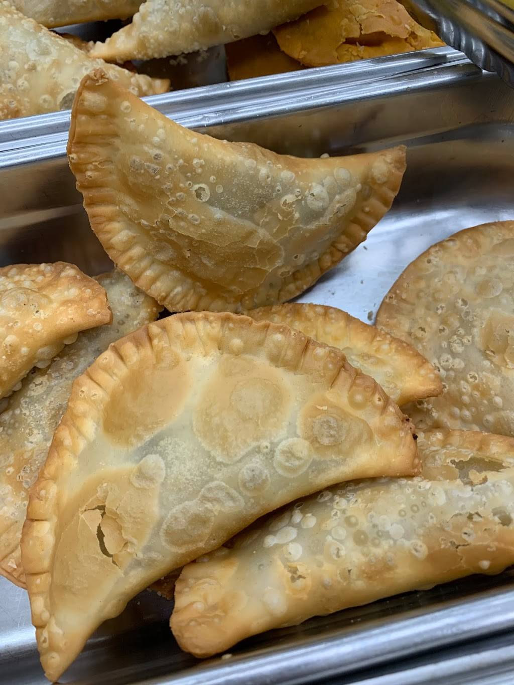 La Parada Dominican Kitchen | restaurant | 3094 Washington St, Boston, MA 02119, USA | 6179427599 OR +1 617-942-7599