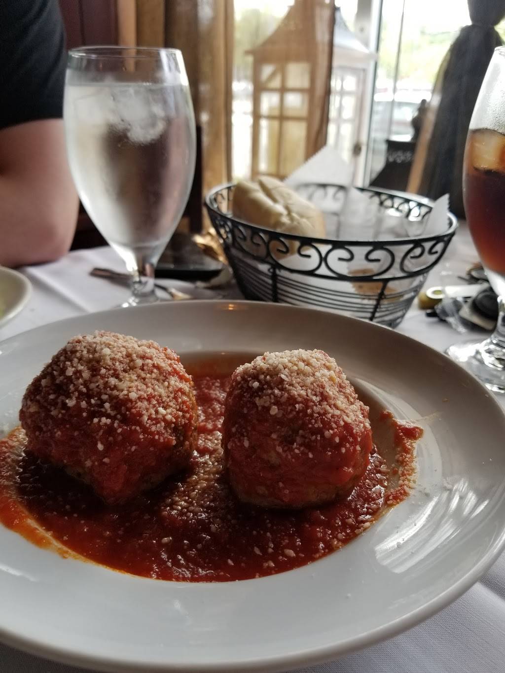 Cara Mia | restaurant | 22020 Hillside Avenue, Queens Village, NY 11427, USA | 7187409118 OR +1 718-740-9118