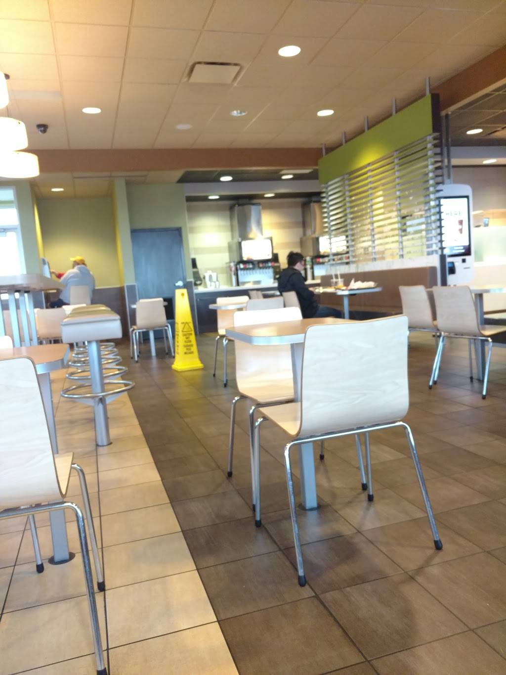 McDonalds | cafe | 833 E W Hwy 60, Monett, MO 65708, USA | 4172353234 OR +1 417-235-3234
