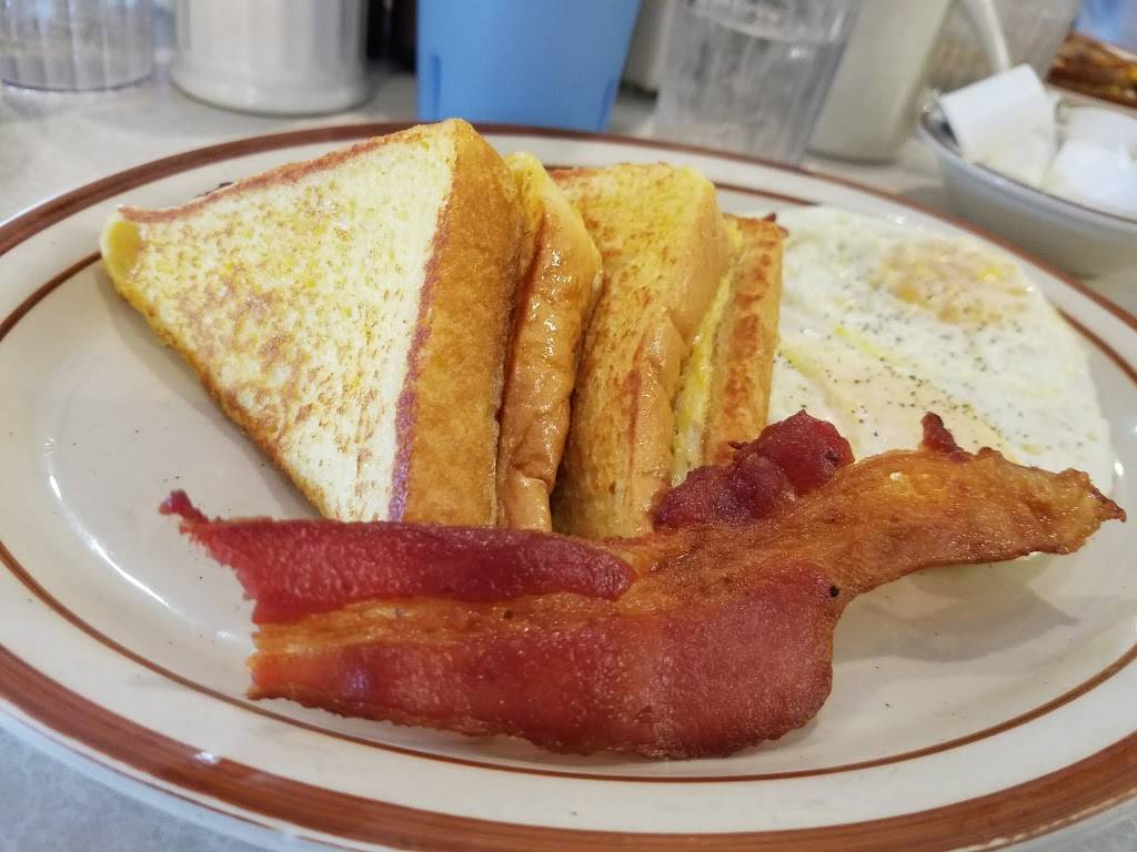 The Family Table Restaurant | restaurant | 101 N Jefferson St, Watseka, IL 60970, USA | 8154322727 OR +1 815-432-2727