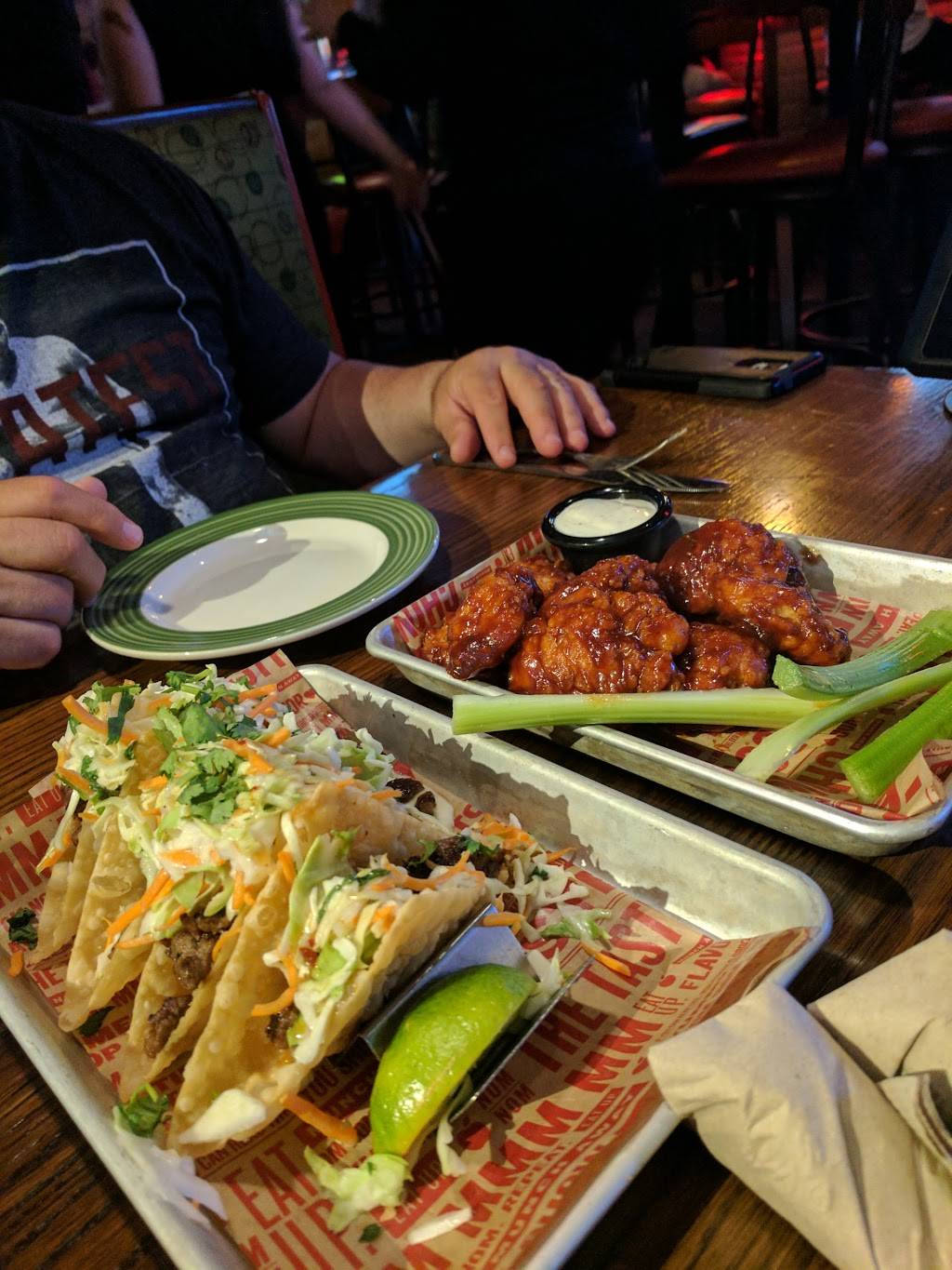 Applebees Grill + Bar | restaurant | 16867 Sierra Lakes Pkwy, Fontana, CA 92336, USA | 9098541003 OR +1 909-854-1003