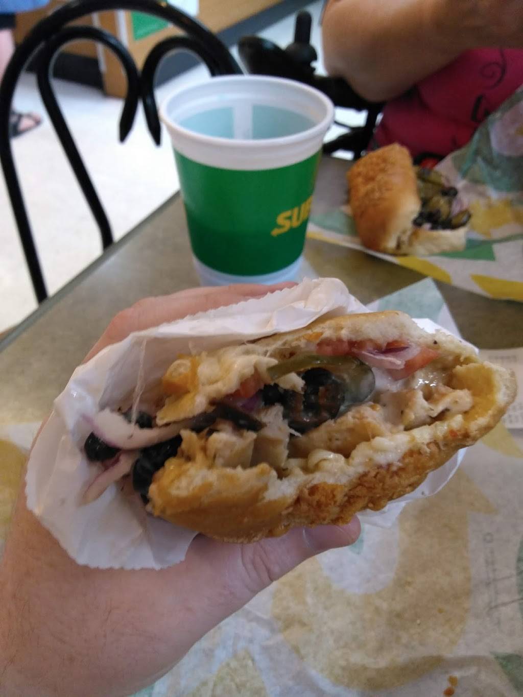 Subway | restaurant | 3930 44th Avenue Dr, Moline, IL 61265, USA | 3092770607 OR +1 309-277-0607