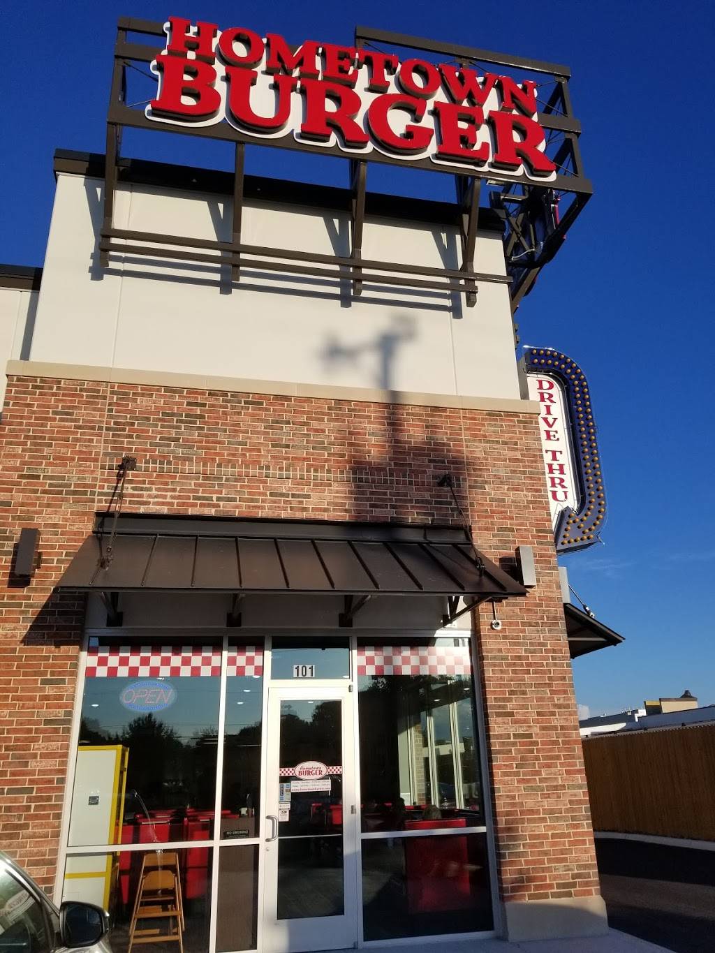Hometown Burger | restaurant | 9390 Huebner Rd, San Antonio, TX 78240, USA | 2102578732 OR +1 210-257-8732