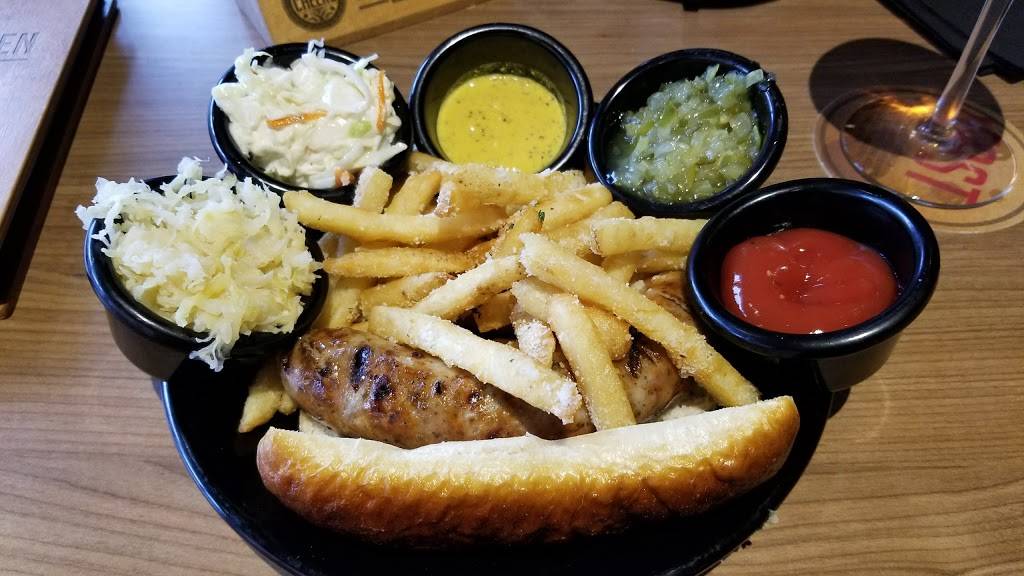 Anheuser-Busch Biergarten | restaurant | 1127 Pestalozzi St, St. Louis, MO 63118, USA | 3145772626 OR +1 314-577-2626