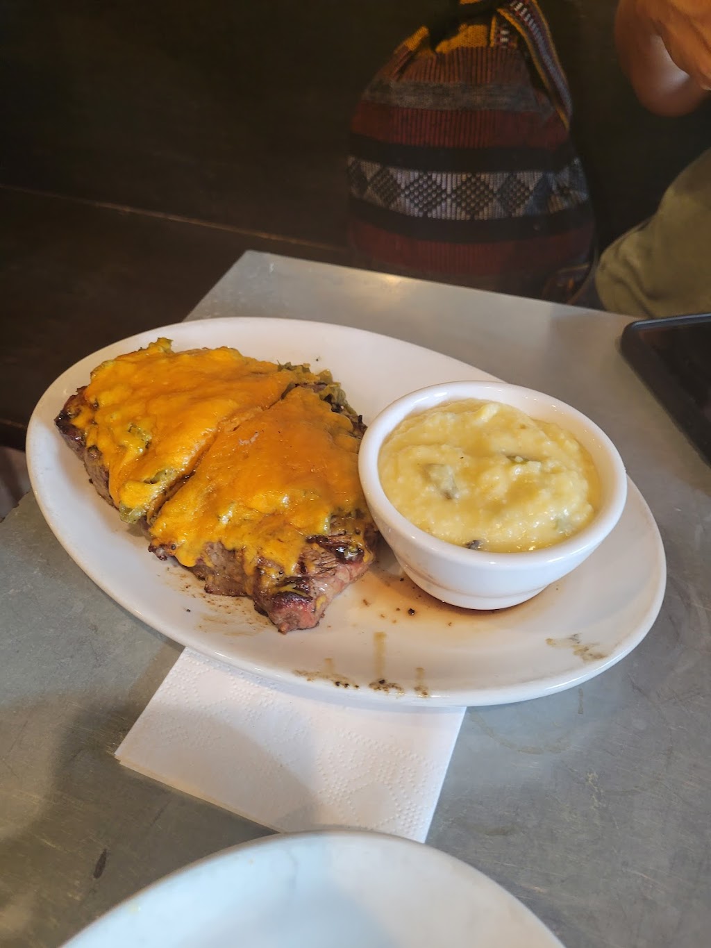 Lucky Bull Grill | restaurant | 220 W Fox St, Carlsbad, NM 88220, USA | 5757255444 OR +1 575-725-5444