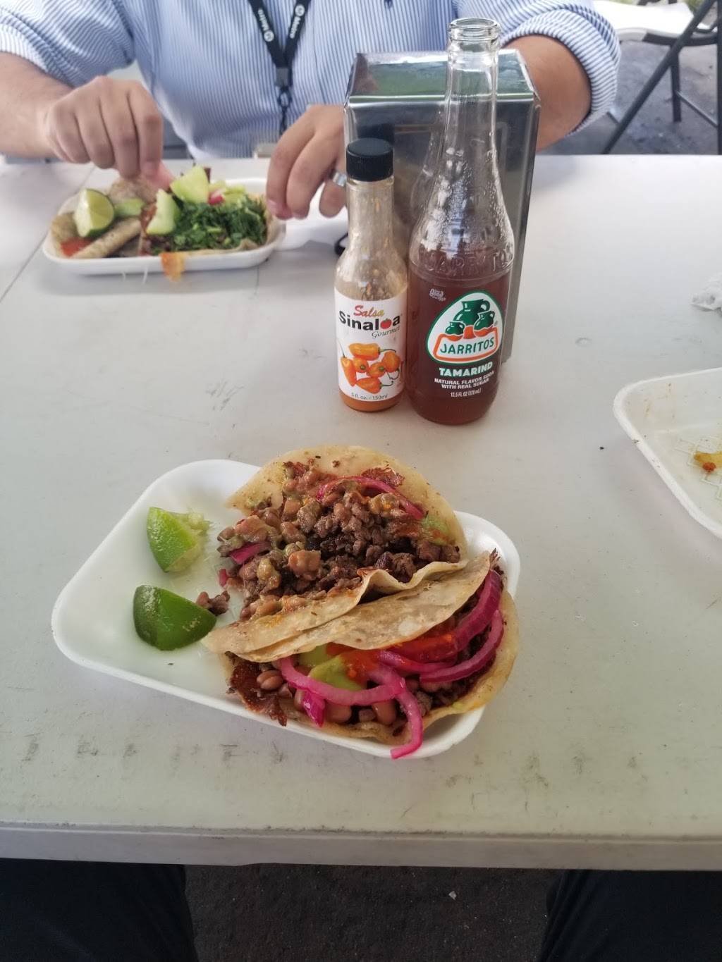 El Ruso | restaurant | 1401 Mirasol St, Los Angeles, CA 90023, USA | 3232466819 OR +1 323-246-6819