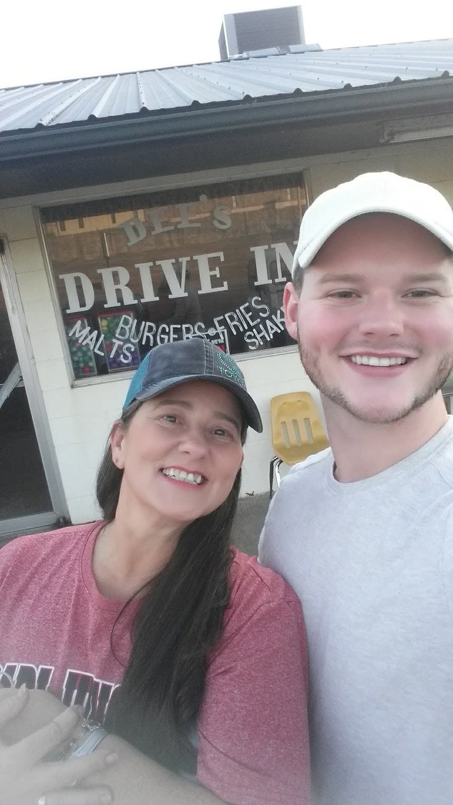 Dees Drive In | restaurant | 306 US-64, Coal Hill, AR 72832, USA | 4794971777 OR +1 479-497-1777