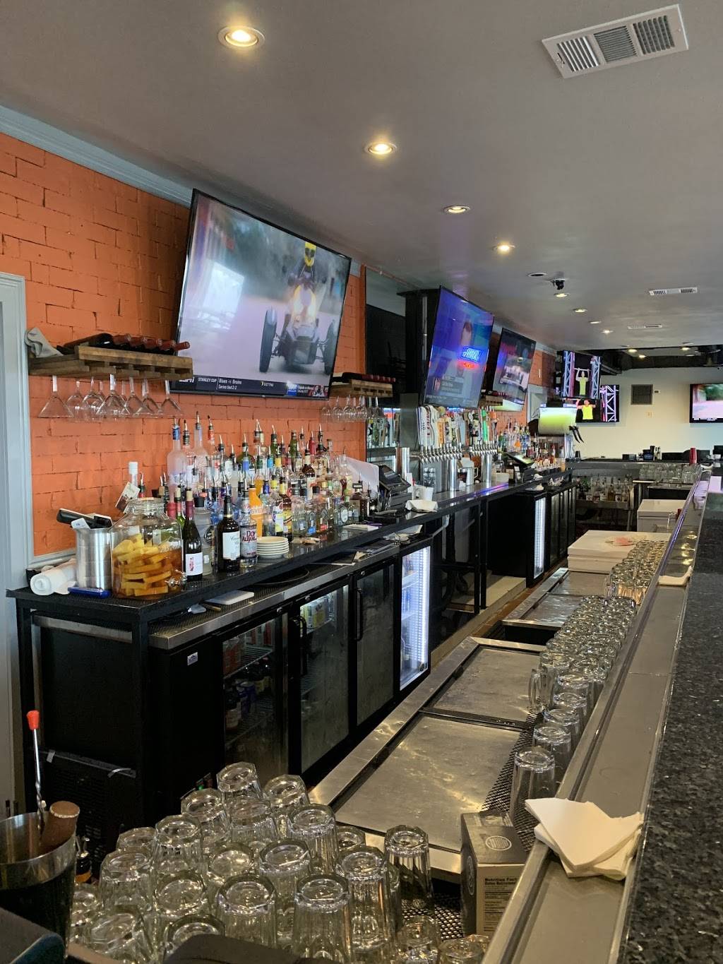 Lakeview Drafthouse | restaurant | 4847 Main St, The Colony, TX 75056, USA | 2143907574 OR +1 214-390-7574