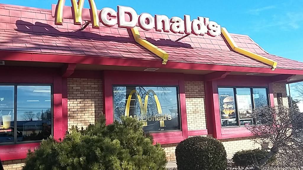 McDonalds | cafe | 3102 W Locust, Davenport, IA 52804, USA | 5633869355 OR +1 563-386-9355