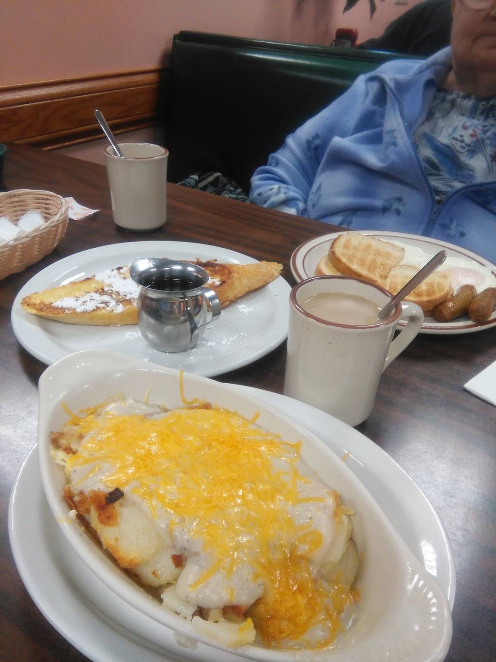 Dees Restaurant | restaurant | 1109 C Bowers Ave NW, New Philadelphia, OH 44663, USA | 3303649221 OR +1 330-364-9221