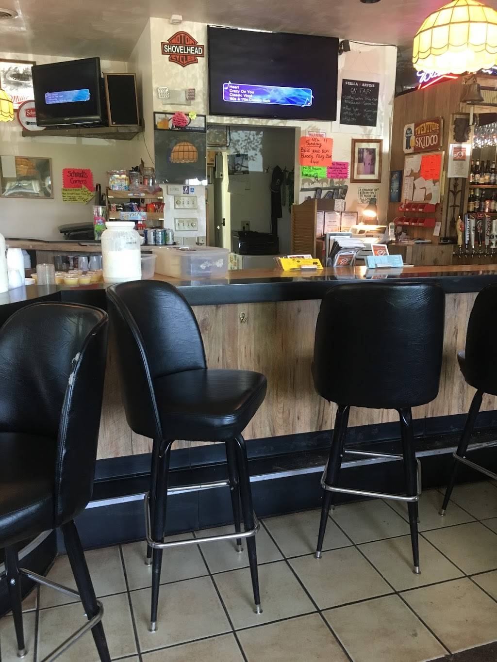 Schmidts Corners | restaurant | N10023 County Rd J, Iola, WI 54945, USA | 7154452577 OR +1 715-445-2577