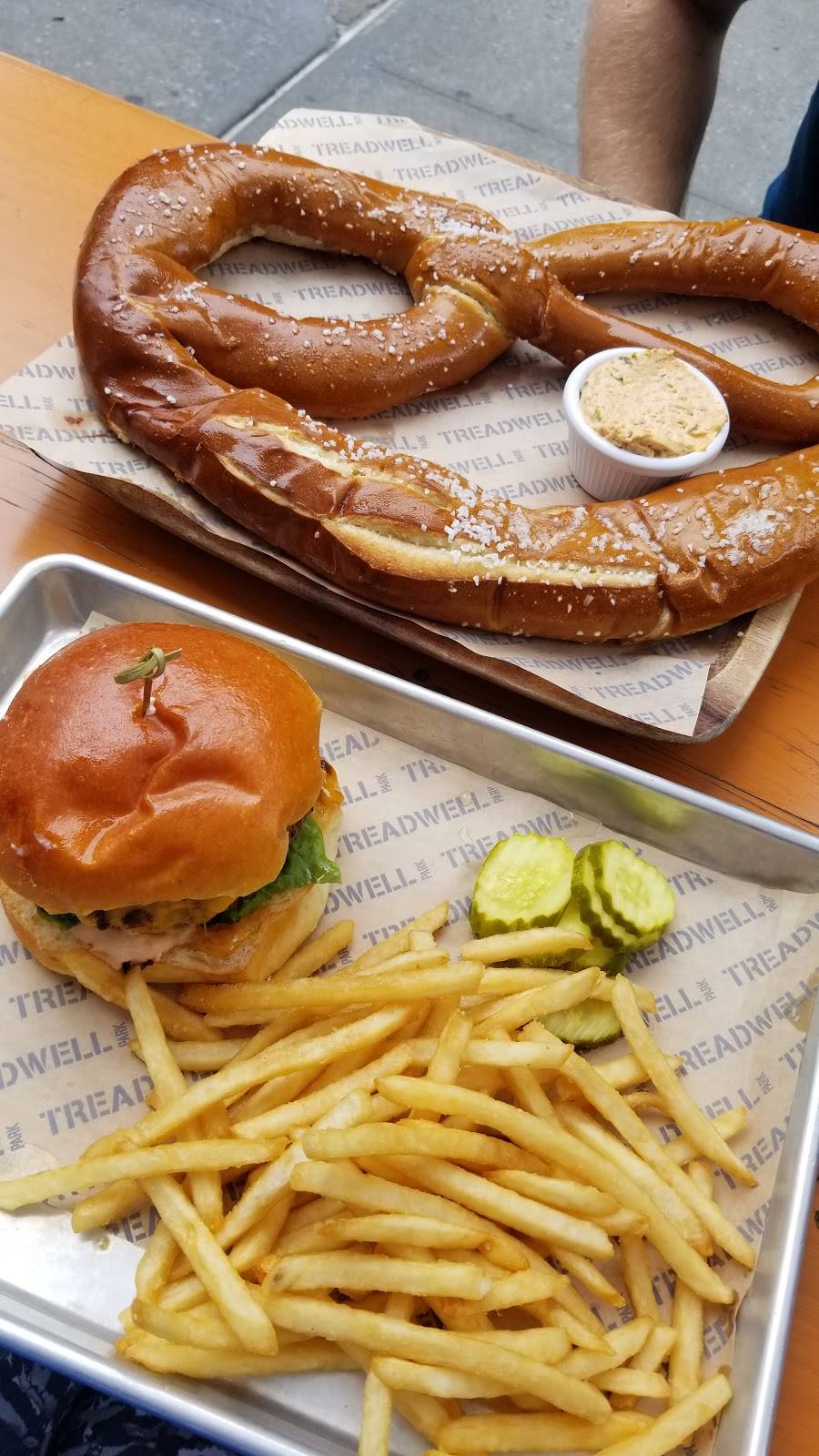 Treadwell Park | restaurant | 301 South End Ave, New York, NY 10280, USA | 2129450528 OR +1 212-945-0528