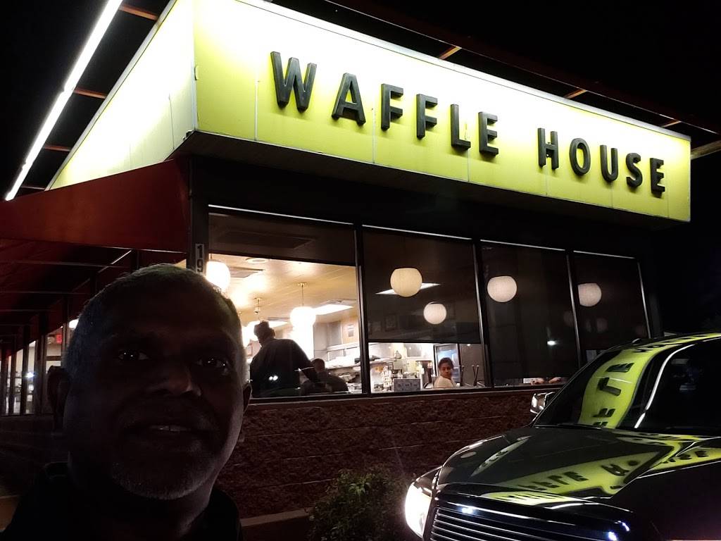 Waffle House | meal takeaway | 1901 Welbon Rd, Roanoke Rapids, NC 27870, USA | 2525352470 OR +1 252-535-2470