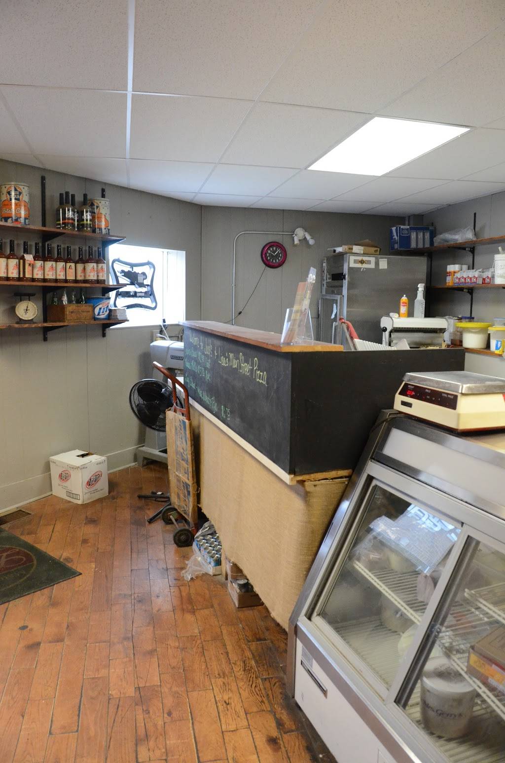 Jugs Main Street Tap | restaurant | 200 N Main St, Elizabeth, IL 61028, USA | 8158583333 OR +1 815-858-3333