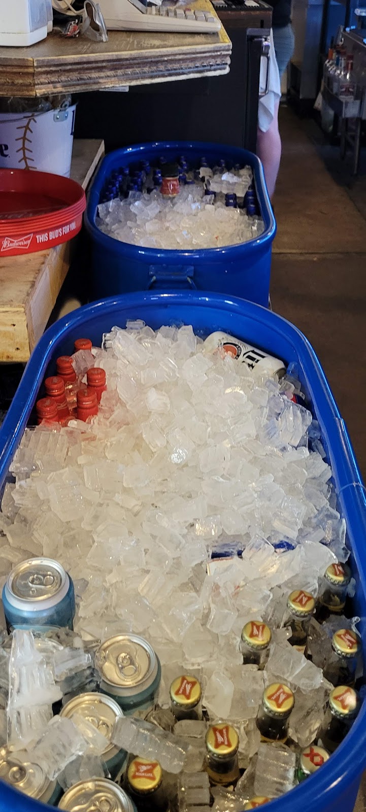 The Rusty Needle | restaurant | 1808 N Plum St, Hutchinson, KS 67502, USA | 6202596674 OR +1 620-259-6674