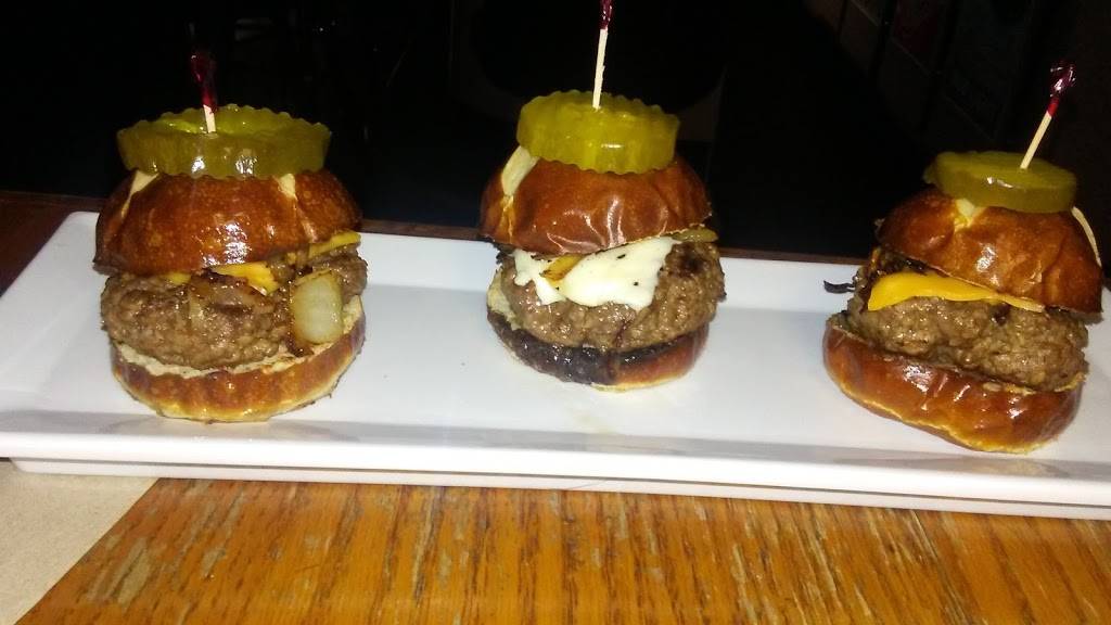 Dawg House Bar & Grill | restaurant | 21350 Van Born Rd, Dearborn Heights, MI 48125, USA | 3132746066 OR +1 313-274-6066