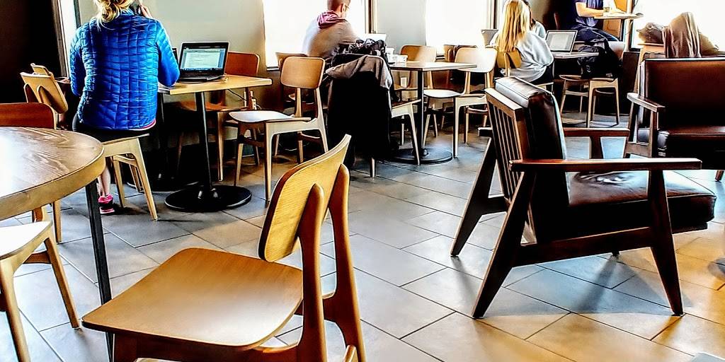 Starbucks | cafe | 11701 College Blvd, Overland Park, KS 66210, USA | 9134988572 OR +1 913-498-8572