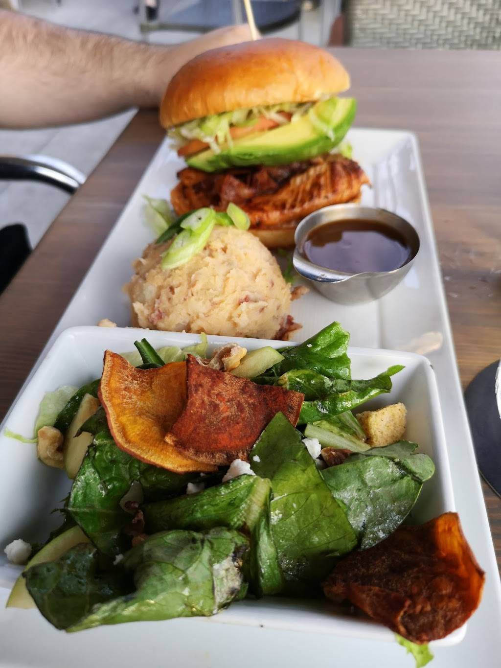 State & Main Kitchen & Bar | restaurant | 14760 Yonge St, Aurora, ON L4G 7H8, Canada | 9055037900 OR +1 905-503-7900