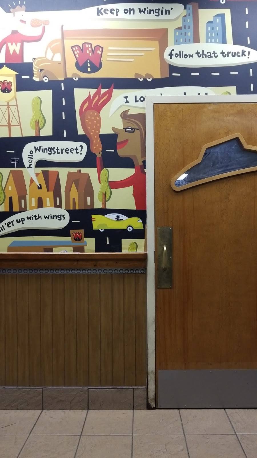 Pizza Hut | restaurant | 3220 Lithia Pinecrest Rd #101, Valrico, FL 33594, USA | 8136848383 OR +1 813-684-8383