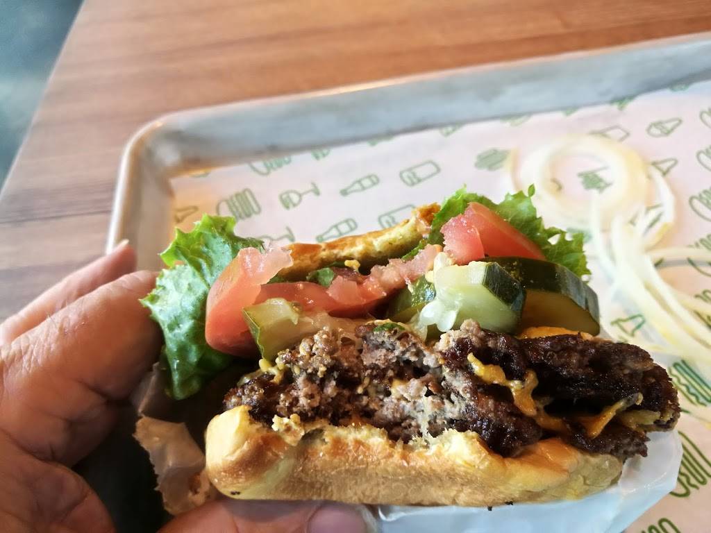 Shake Shack | restaurant | 2171 Rosecrans Ave, El Segundo, CA 90245, USA | 4243972170 OR +1 424-397-2170