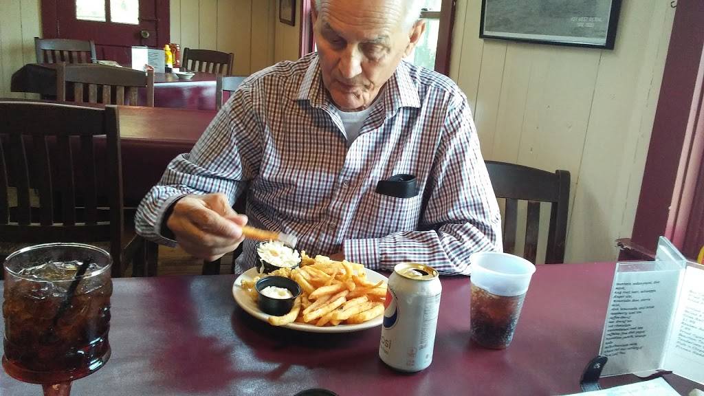 Reunion Station | restaurant | 21 Center St, Damariscotta, ME 04543, USA | 2075635557 OR +1 207-563-5557