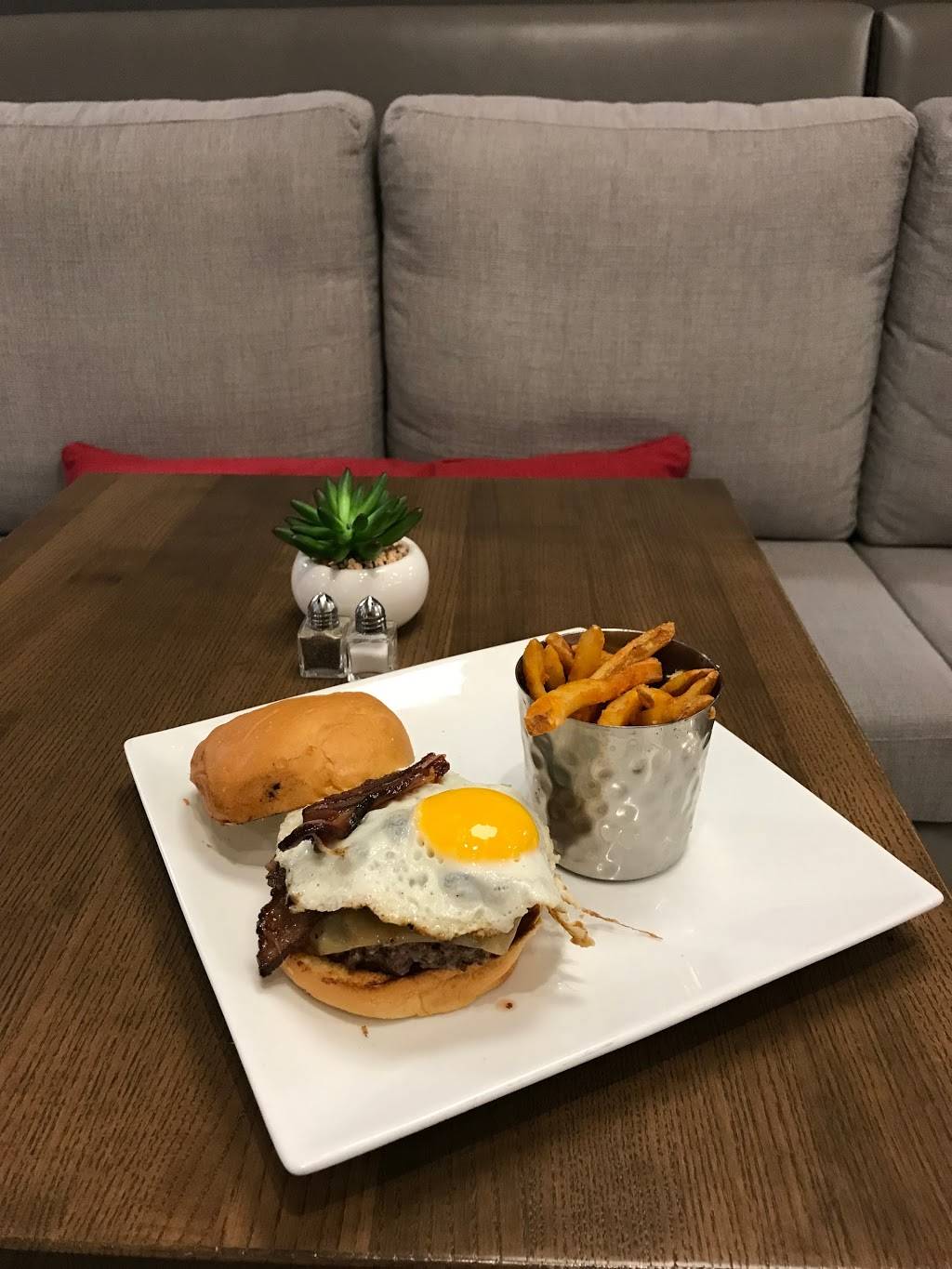 bur bun | restaurant | 9000 Overlook Blvd suite 1, Brentwood, TN 37027, USA | 6153700111 OR +1 615-370-0111