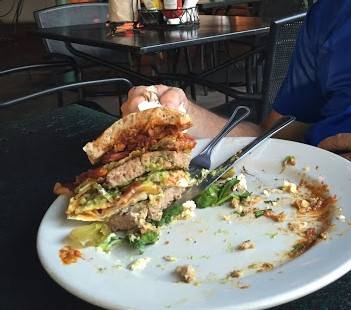 The Beach House Bar & Grill | restaurant | 124 Girod St, Mandeville, LA 70448, USA | 9856249331 OR +1 985-624-9331