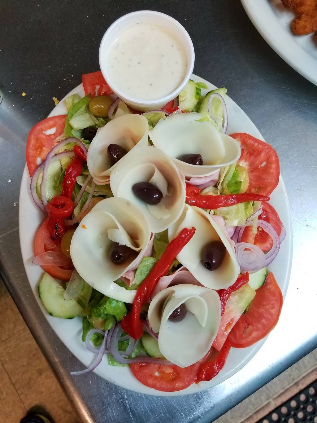 Stefanos Pizza & Restaurant | restaurant | 35 E Main St, Freehold, NJ 07728, USA | 7324625656 OR +1 732-462-5656