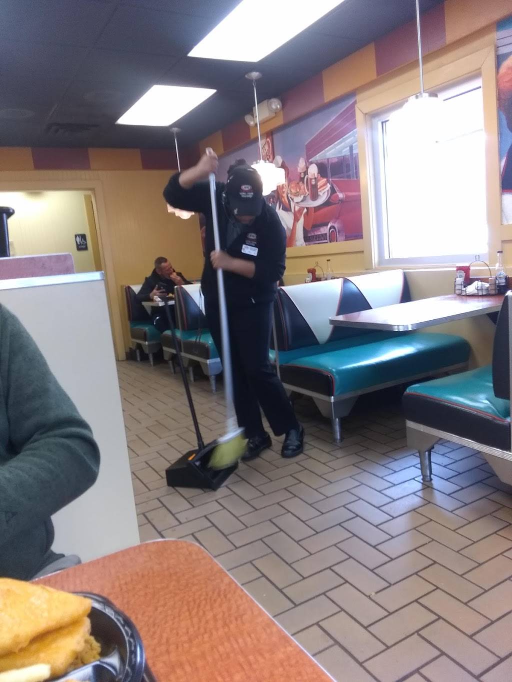 A&W Restaurant | restaurant | 243 Flemingsburg Rd, Morehead, KY 40351, USA | 6067846605 OR +1 606-784-6605