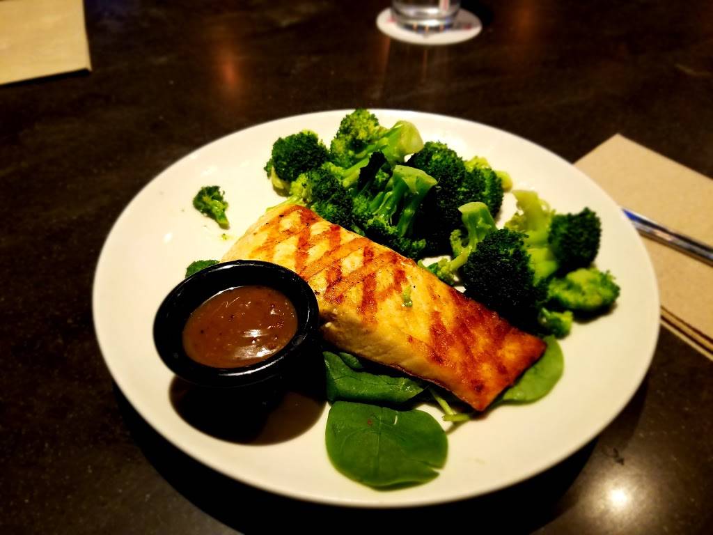 Applebees Grill + Bar | restaurant | 1935 N Ocean Ave, Farmingville, NY 11738, USA | 6317580081 OR +1 631-758-0081