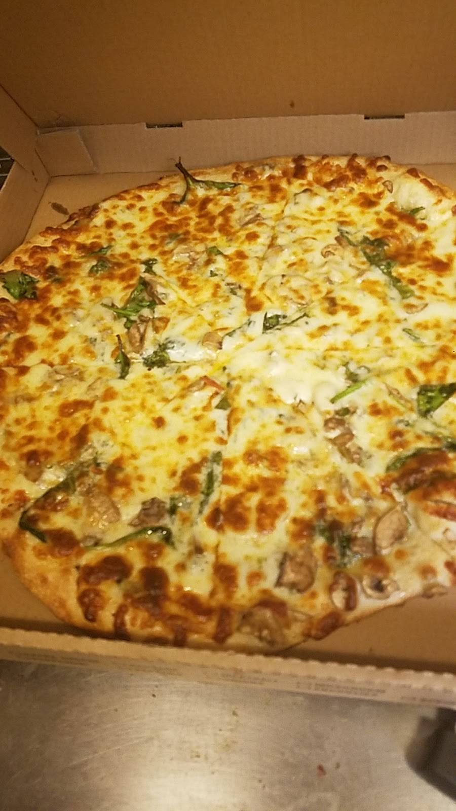 Upper Crust Pizza | restaurant | 249 E Hampton Rd, Milwaukee, WI 53217, USA | 4143326820 OR +1 414-332-6820