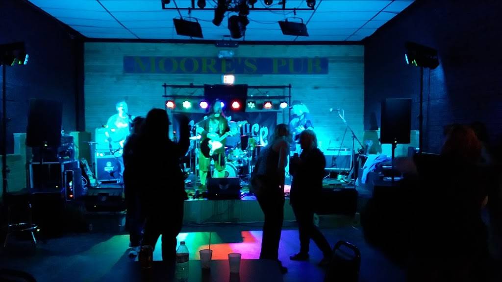 Moores Pub | restaurant | 168 E Elm St, Canton, IL 61520, USA | 3096470104 OR +1 309-647-0104