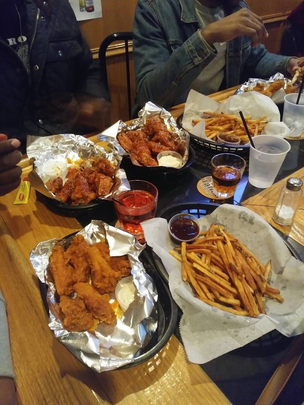 Rockside Tavern Bar & Grill | restaurant | 12929 Rockside Rd, Cleveland, OH 44125, USA | 2166627554 OR +1 216-662-7554