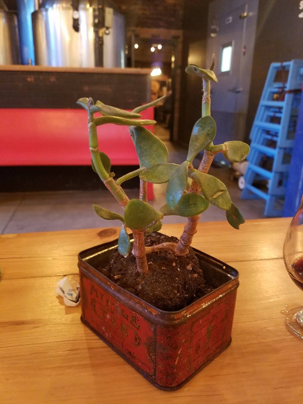 Eastern Market Brewing Co | restaurant | 2515 Riopelle St, Detroit, MI 48207, USA | 3135025165 OR +1 313-502-5165