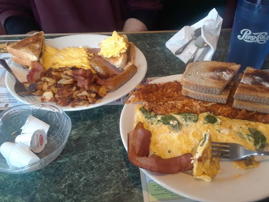 Aurora Diner | restaurant | 2 E Aurora St, Waterbury, CT 06708, USA | 2037532100 OR +1 203-753-2100