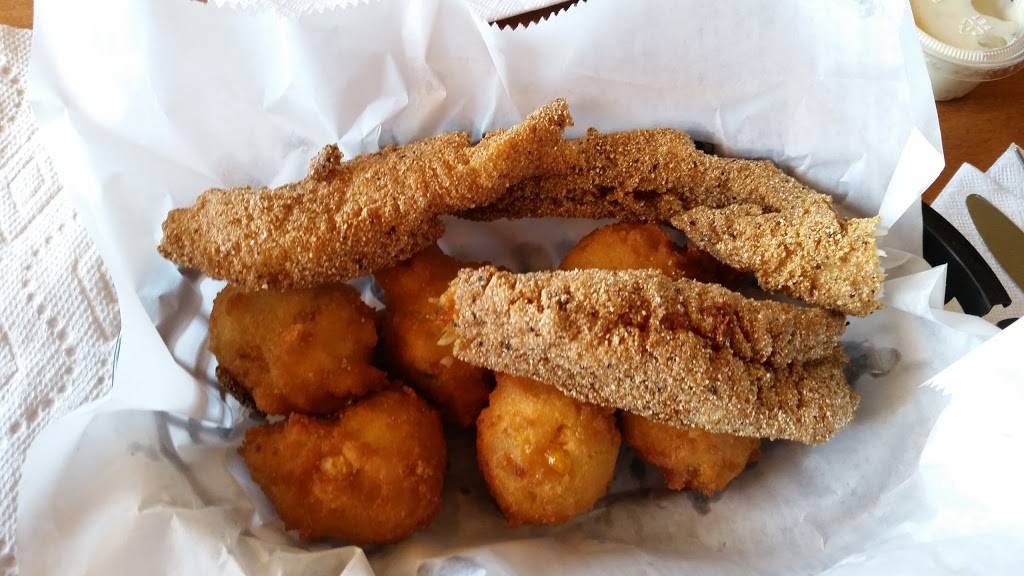 A & Js Catfish Station | restaurant | 5950 Knight Arnold Rd Ext, Memphis, TN 38115, USA | 9017950300 OR +1 901-795-0300