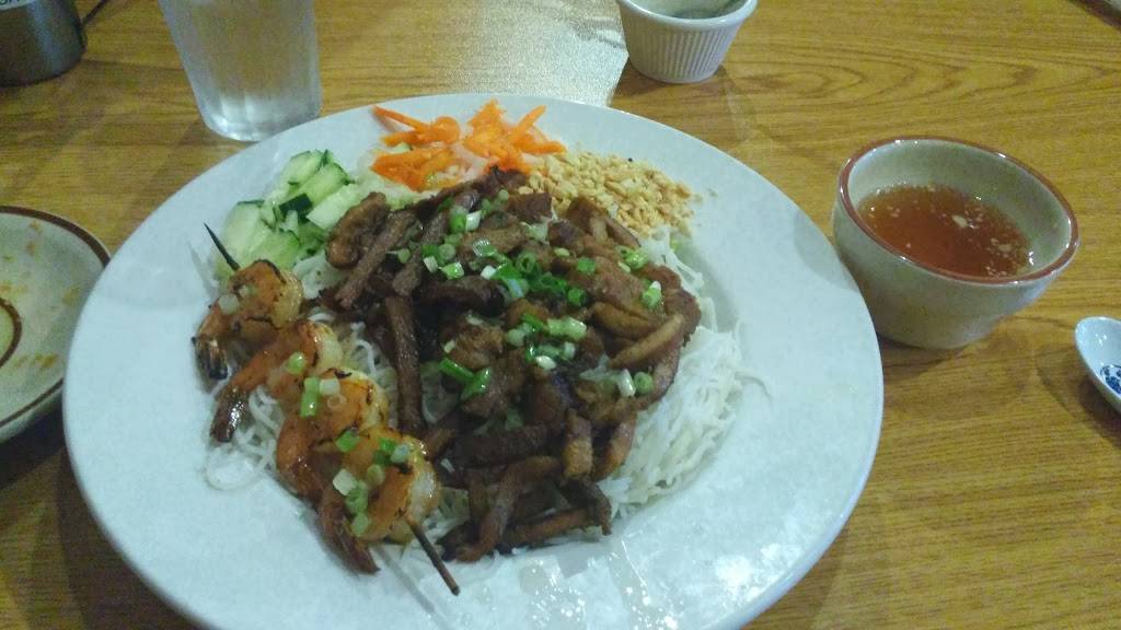 Mirage Bar & Grill | restaurant | 400 Old Hwy 8 NW, New Brighton, MN 55112, USA | 6516339480 OR +1 651-633-9480