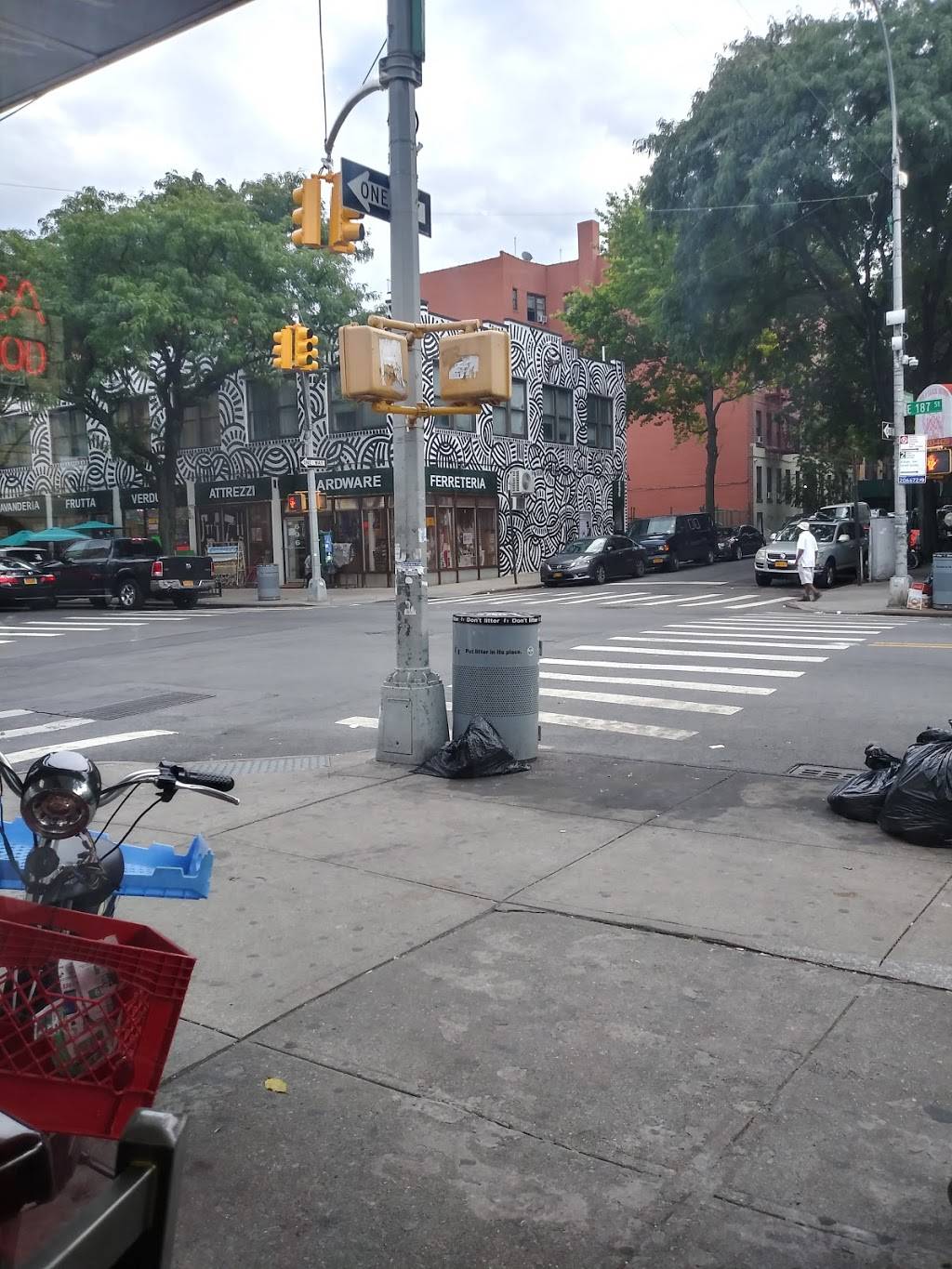 Marios Pizza And Homemade Cuisine | restaurant | 699 E 187th St, The Bronx, NY 10458, USA | 7182952600 OR +1 718-295-2600