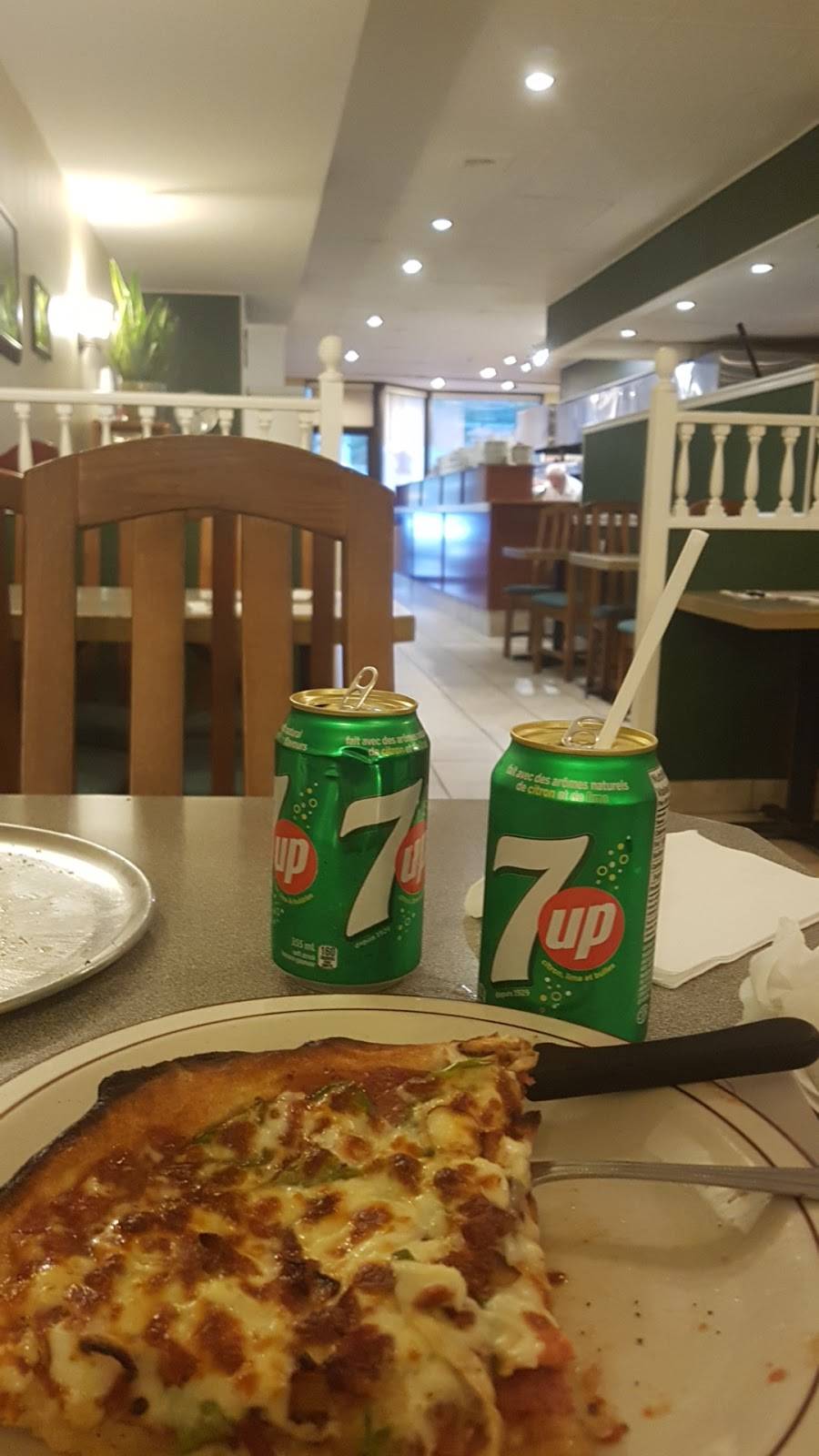 Restaurant Centrale Pizzeria | restaurant | 7610 Rue Centrale, LaSalle, QC H8P 1K9, Canada | 5143637444 OR +1 514-363-7444