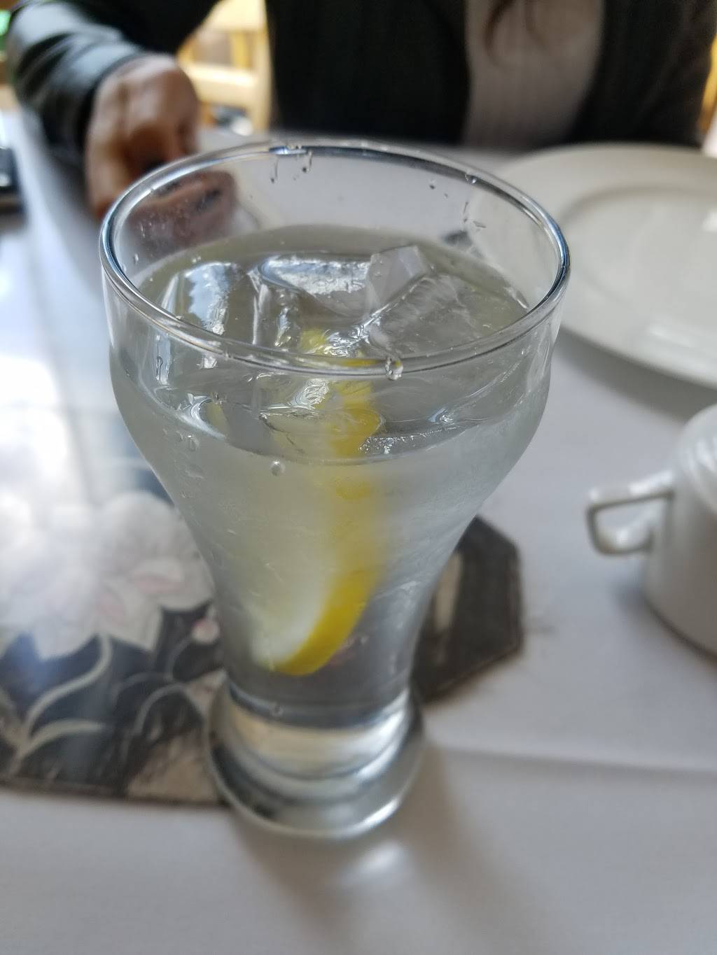 Alices | restaurant | 1599 Sanchez St, San Francisco, CA 94131, USA | 4152828999 OR +1 415-282-8999